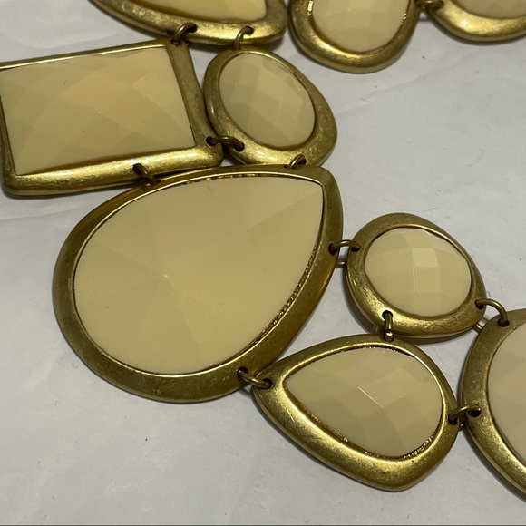 Cream & Antiqued Gold Tone Statement Necklace - Picture 7 of 8